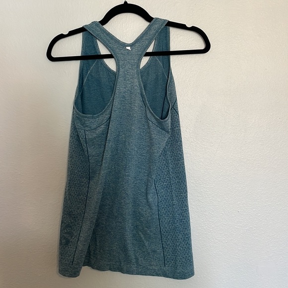 Nike dri fit tank size medium - Picture 3 of 3